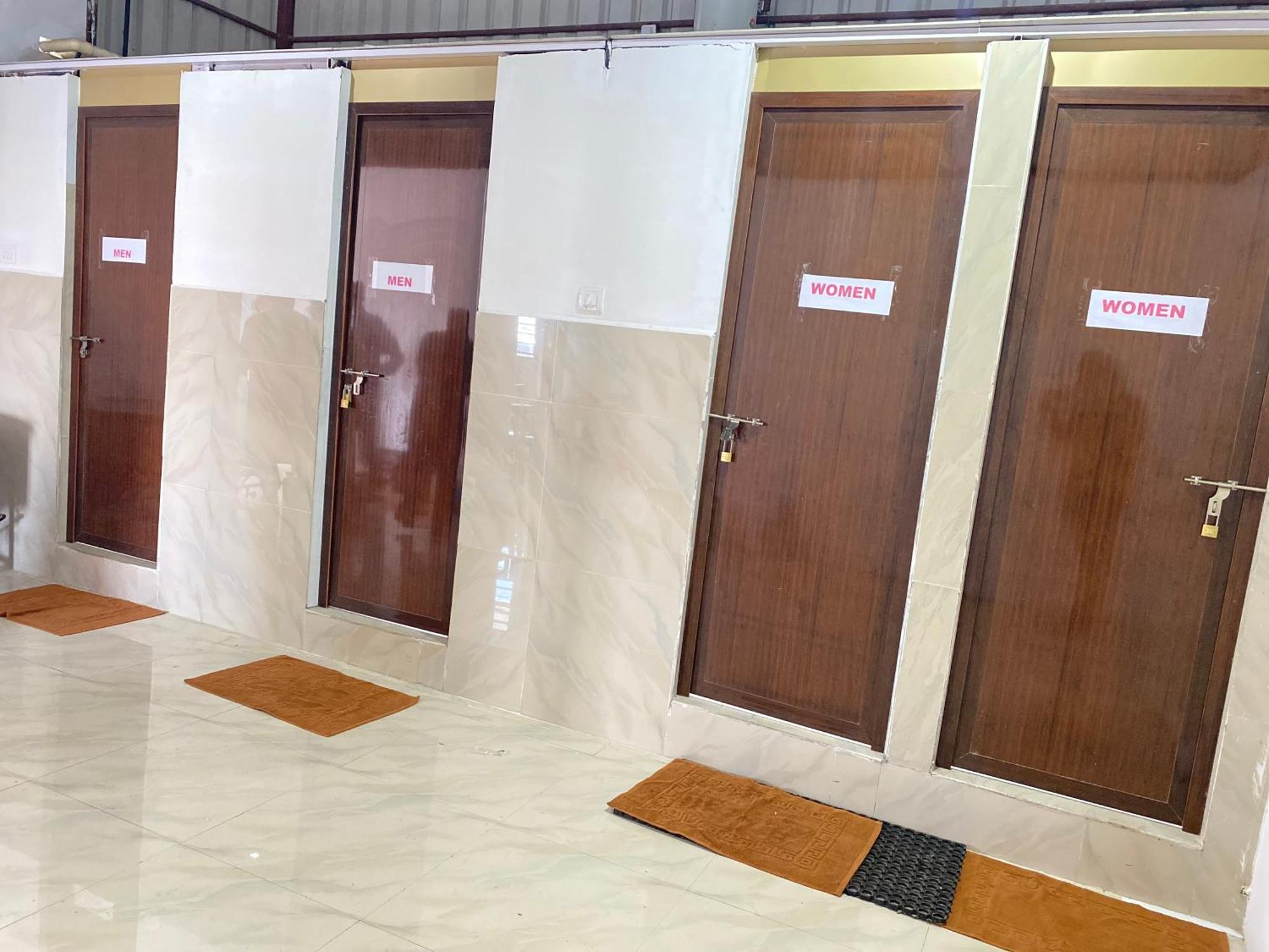 B Six Hotel Bangalore Exterior photo