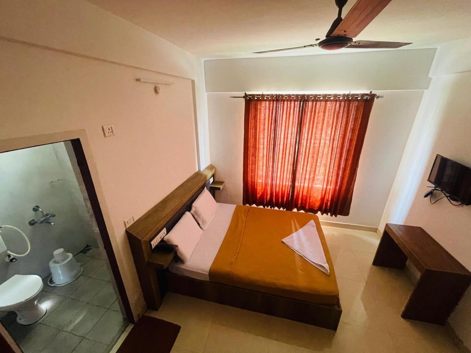 B Six Hotel Bangalore Exterior photo