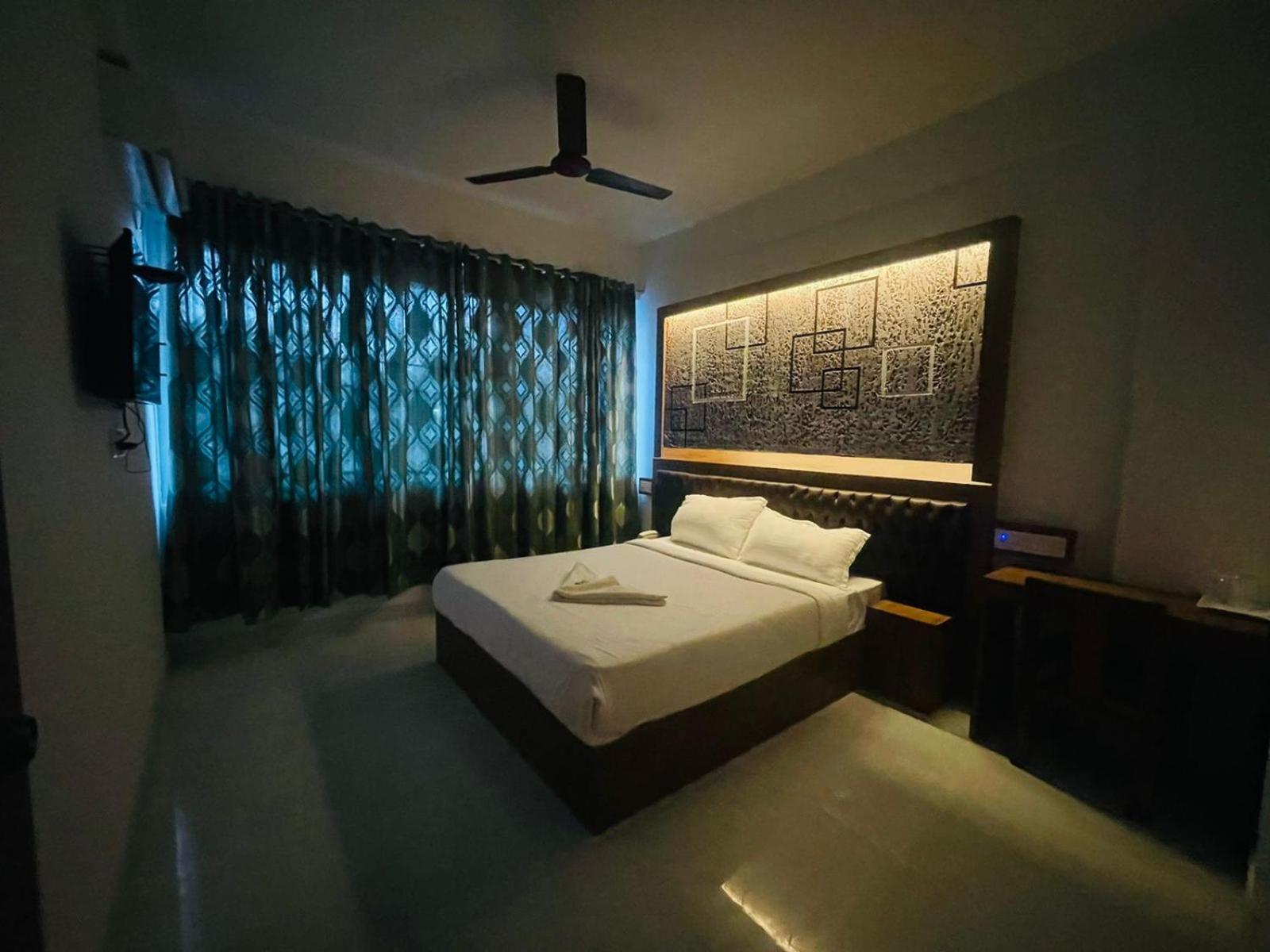 B Six Hotel Bangalore Exterior photo
