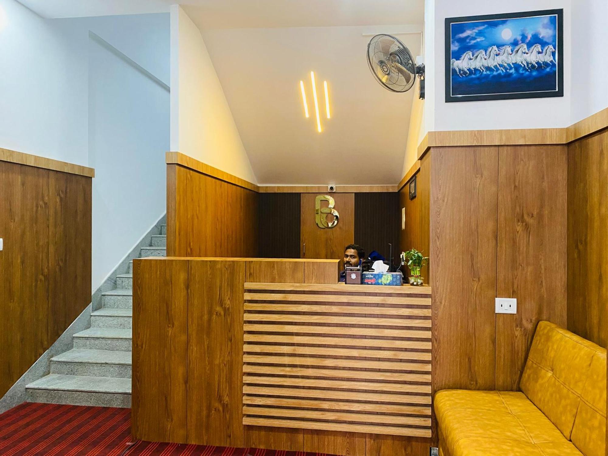 B Six Hotel Bangalore Exterior photo