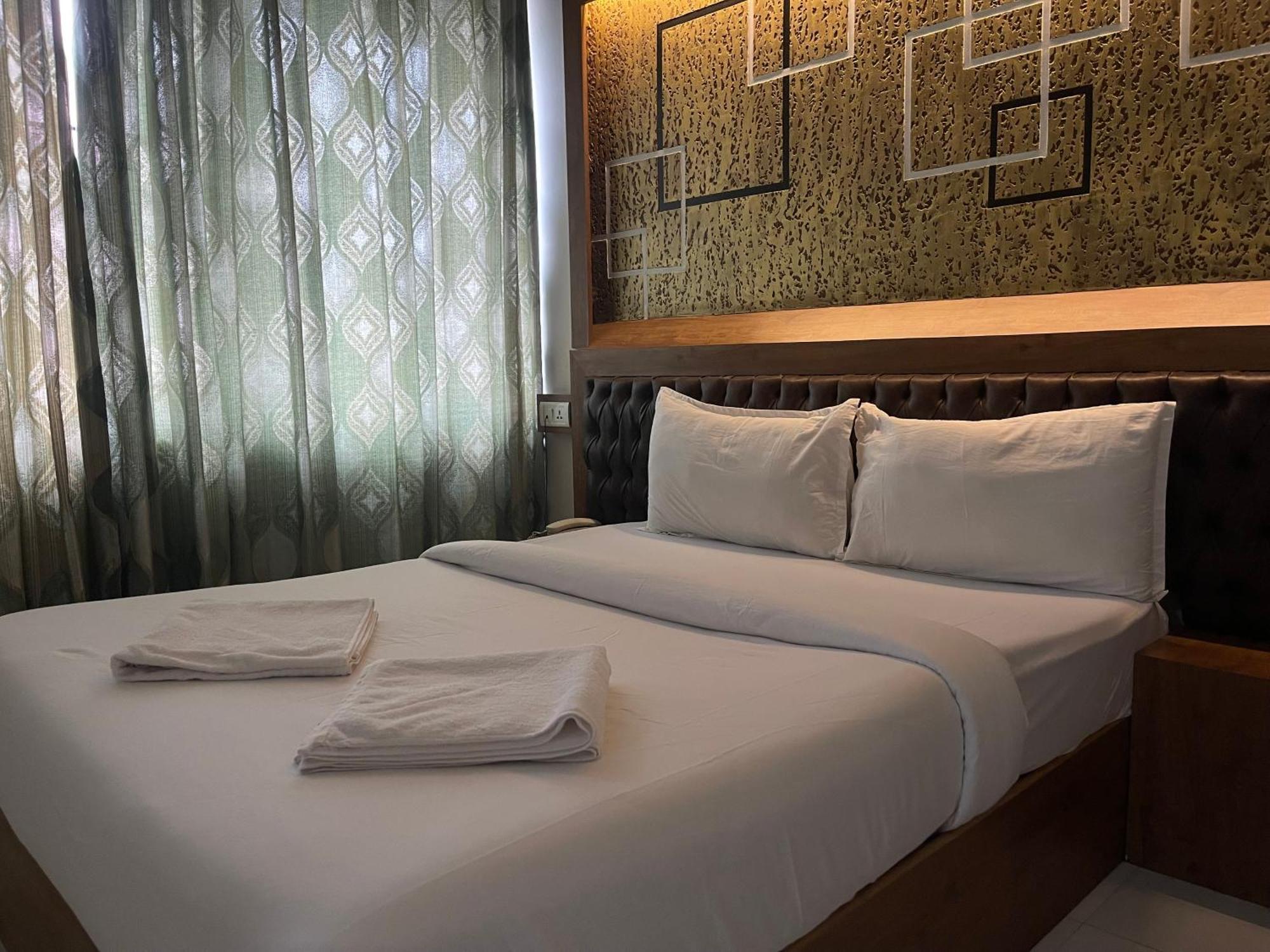 B Six Hotel Bangalore Exterior photo