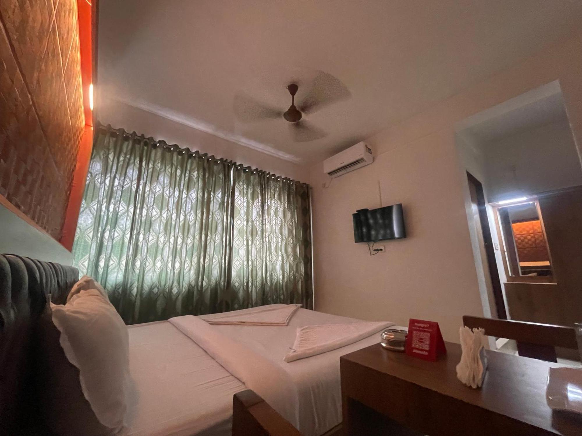 B Six Hotel Bangalore Exterior photo